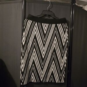 one 5 one Black and White Zigzag Midi Skirt